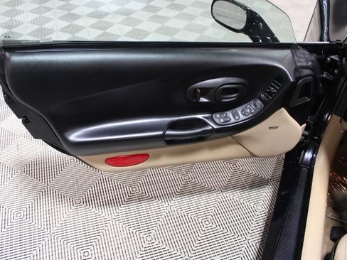 Used 2001 Chevrolet Corvette Coupe w/ Preferred Equipment Group1 RWD image 12