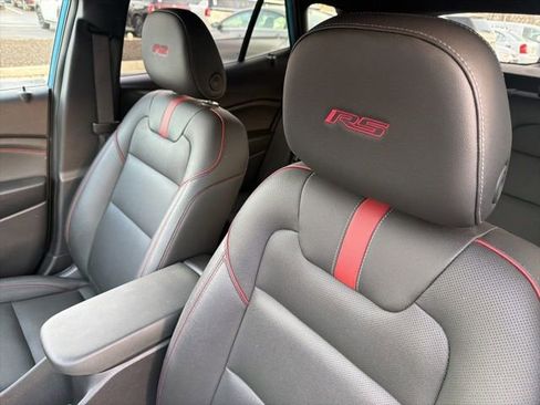 Used 2025 Chevrolet Trax RS w/ Sunroof Package image 14