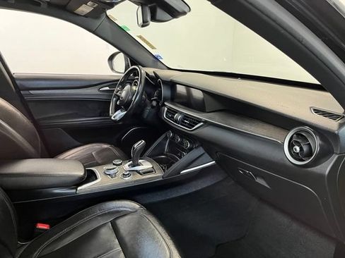 Used 2022 Alfa Romeo Stelvio Ti AWD/4WD image 11