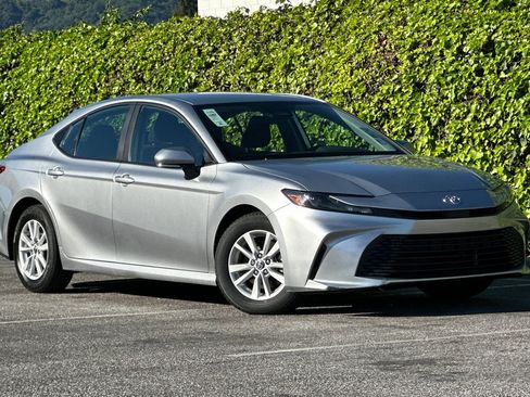 Used 2025 Toyota Camry LE image 2
