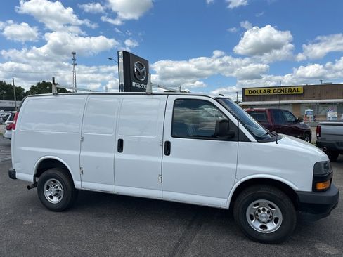 Used 2018 Chevrolet Express 2500 image 2