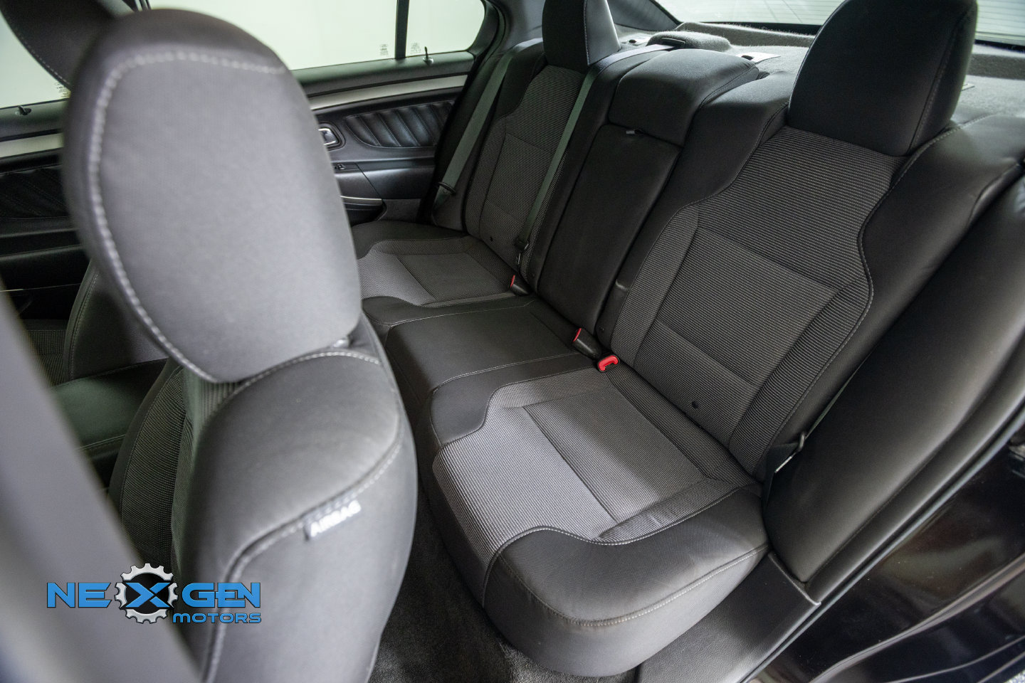 Used 2013 Ford Taurus SEL FWD image 32