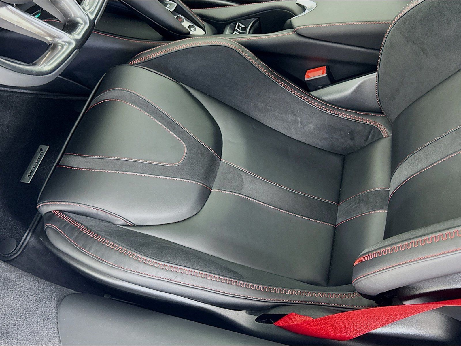 Used 2026 McLaren 750S Spider RWD image 18
