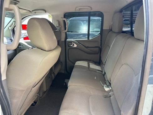 Used 2014 Nissan Frontier SV w/ SV Value Truck Package RWD image 15