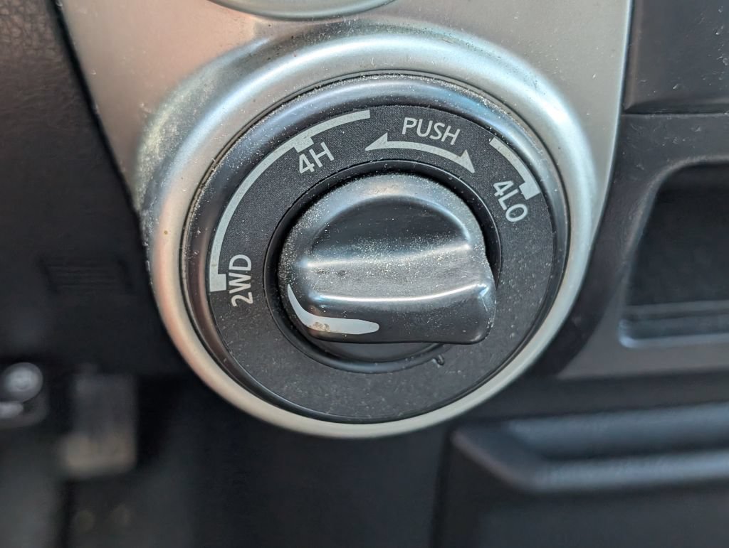 Used 2018 Nissan Titan SV AWD/4WD image 17