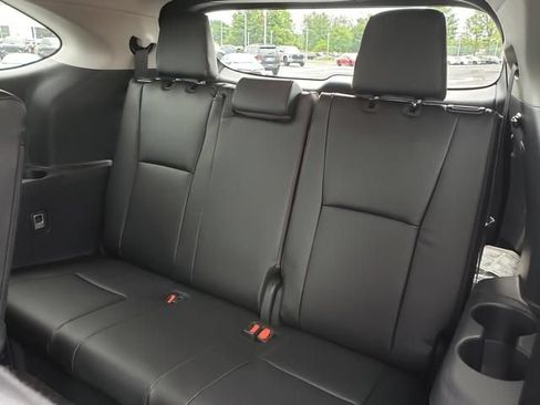 Used 2024 Toyota Highlander XLE AWD/4WD image 14