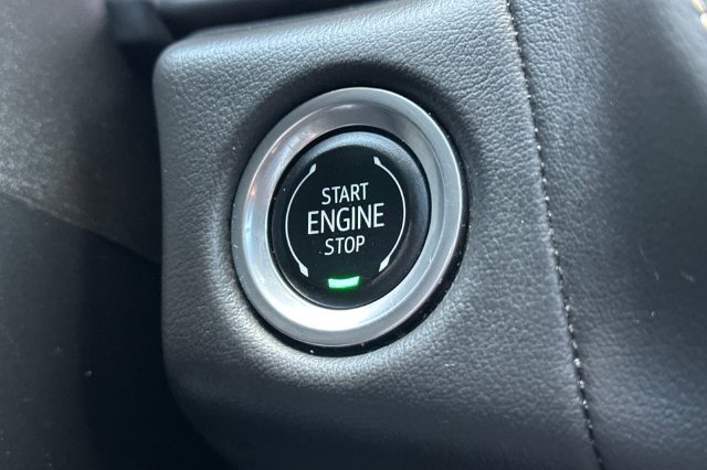 Used 2024 Chevrolet Suburban Premier w/ Advanced Technology Package AWD/4WD image 27
