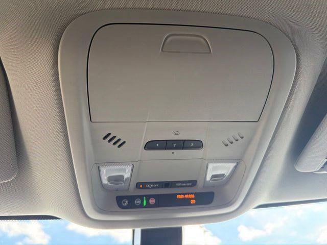 Used 2018 Buick Enclave Essence AWD/4WD image 33