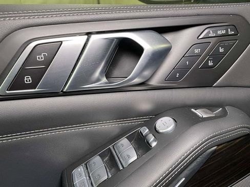 Used 2023 BMW X7 xDrive40i w/ Executive Package image 41