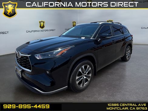 Used 2023 Toyota Highlander XLE AWD/4WD image 1