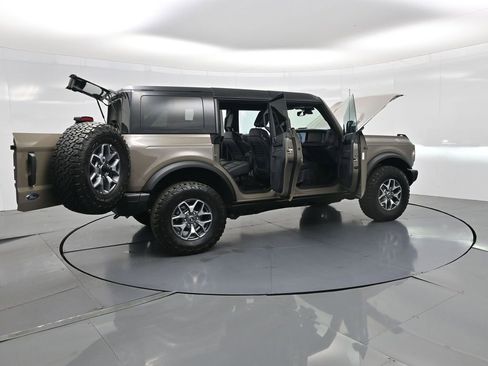 Used 2025 Ford Bronco Badlands image 37