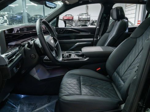 Used 2025 Cadillac Escalade IQ Luxury 1 AWD/4WD image 38