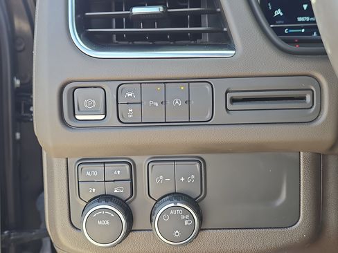 Used 2024 Chevrolet Tahoe LT AWD/4WD image 30