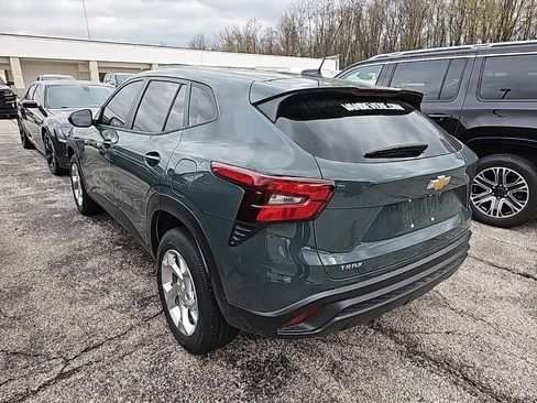 Used 2025 Chevrolet Trax LS w/ LS Convenience Package image 7