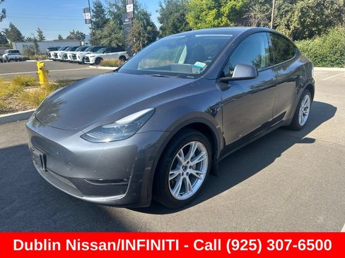 Used 2023 Tesla Model Y Long Range AWD/4WD image 2