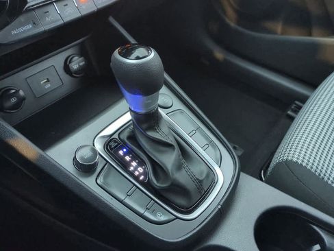 Used 2023 Hyundai Kona SE image 29