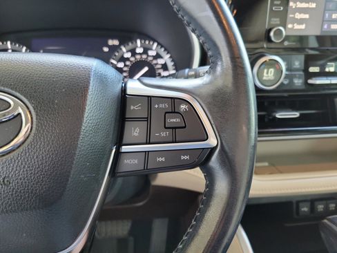 Used 2020 Toyota Highlander XLE image 24