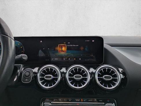 Used 2021 Mercedes-Benz GLA 250 4MATIC w/ Premium Package image 12