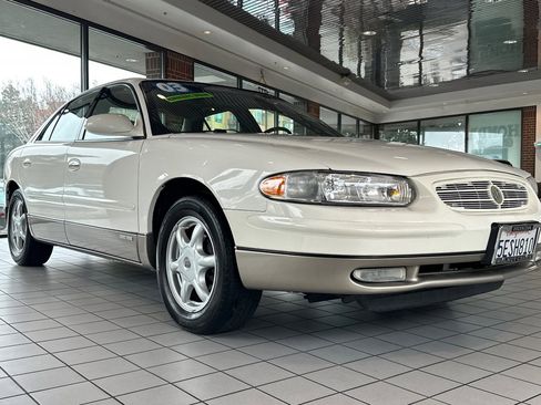 Used 2003 Buick Regal LS w/ LS Luxury Plus Package image 2