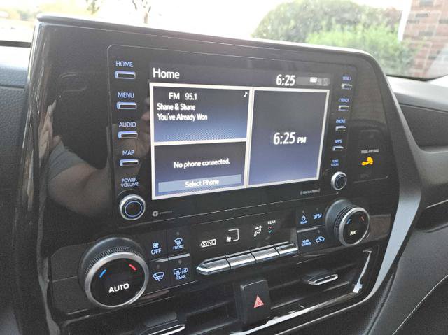 Used 2021 Toyota Highlander L FWD image 15