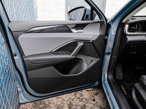 New 2026 Volkswagen Tiguan SE image 18