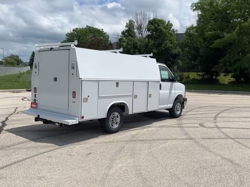 New 2025 GMC Savana 3500 w/ Power Convenience Package image 28