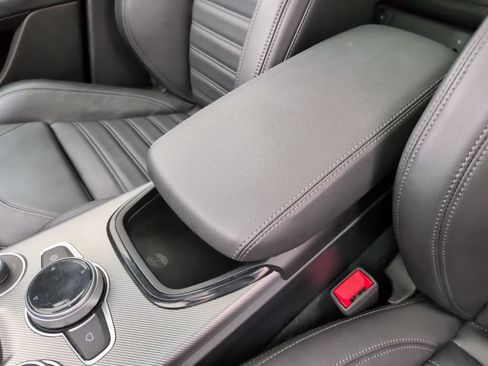 Used 2024 Alfa Romeo Stelvio Veloce image 29