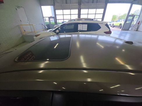 Used 2017 Toyota Corolla XLE image 9