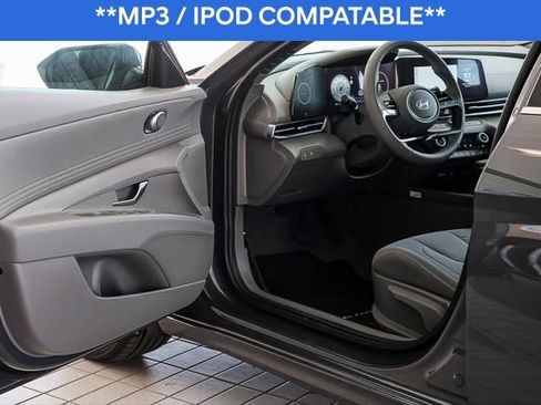 Used 2024 Hyundai Elantra SEL w/ Convenience Package image 13