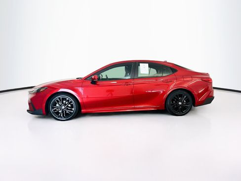 Used 2025 Toyota Camry SE FWD image 4