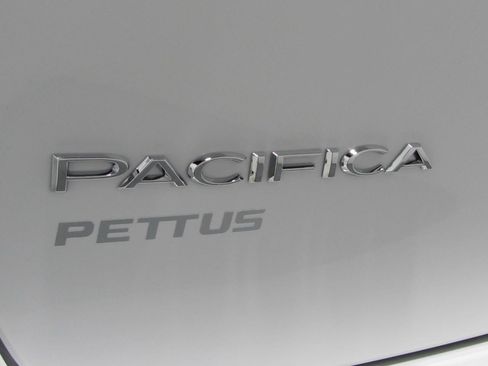 New 2027 Chrysler Pacifica Select FWD image 33