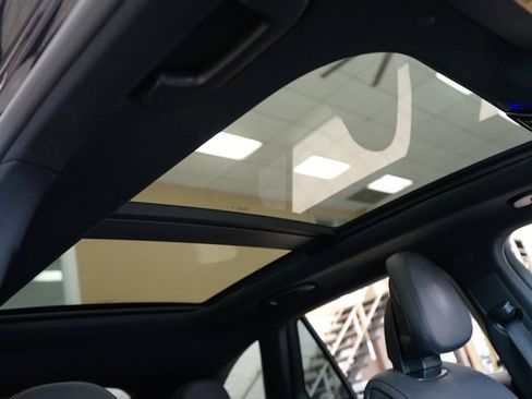 Used 2024 Mercedes-Benz GLC 300 4MATIC image 9