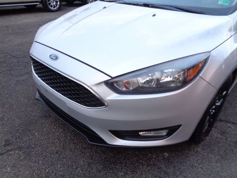 Used 2016 Ford Focus SE w/ Equipment Group 201A image 9