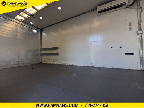 Used 2015 Ford F550 2WD Regular Cab Super Duty image 23