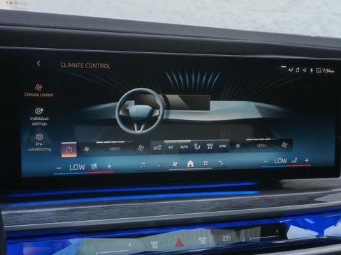 Used 2023 BMW i7 xDrive60 AWD/4WD image 25