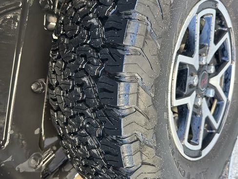 Used 2025 Jeep Wrangler Unlimited Rubicon image 6