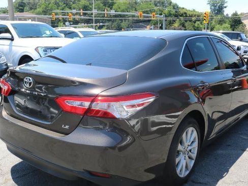 Used 2018 Toyota Camry LE FWD image 7