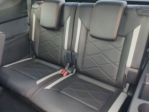 Used 2025 Volkswagen Atlas Peak Edition SE AWD/4WD image 19