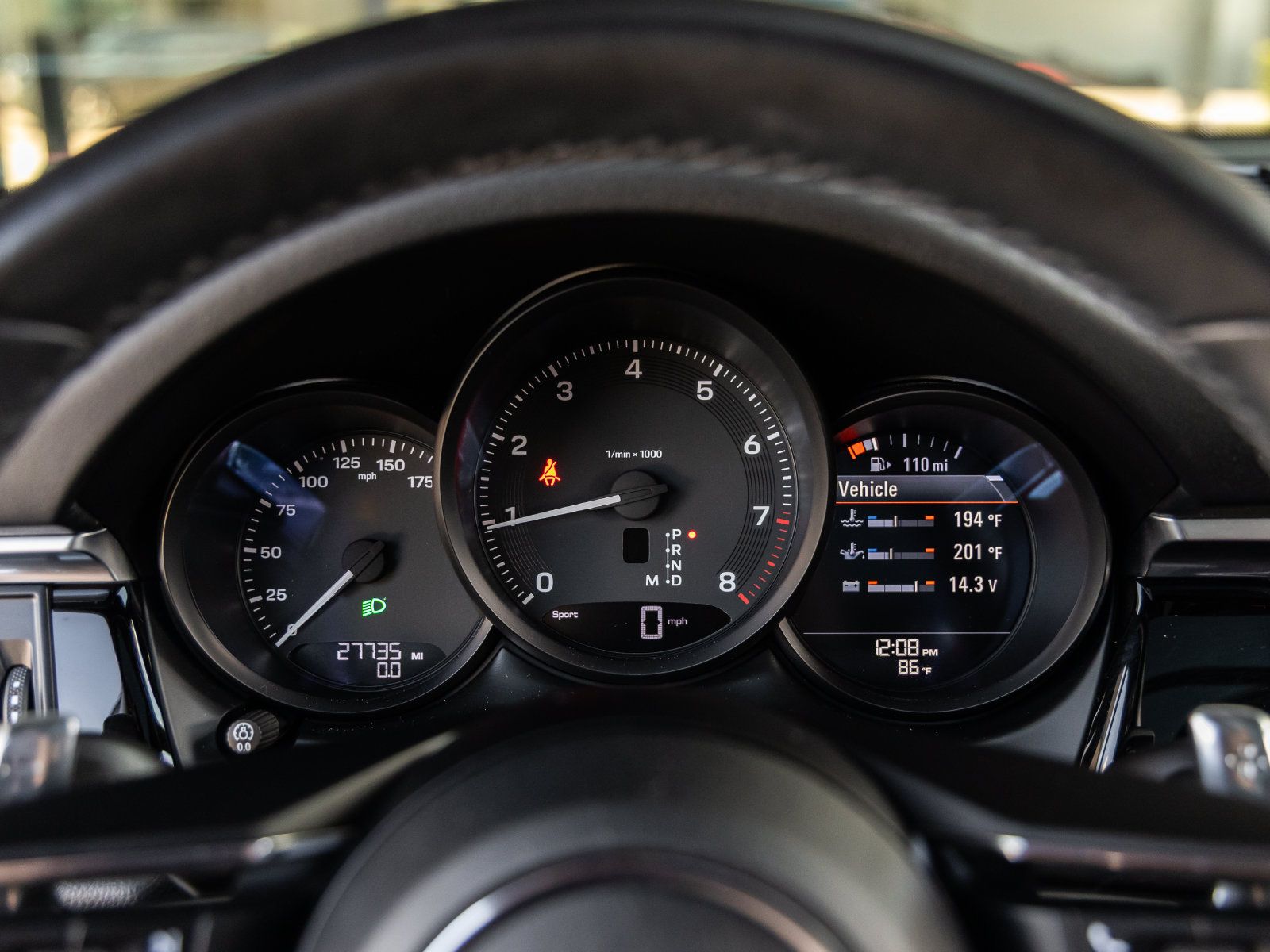 Certified 2023 Porsche Macan AWD/4WD image 29
