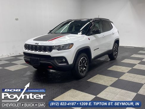 Used 2025 Jeep Compass Trailhawk AWD/4WD image 1