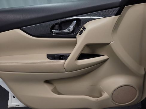 Used 2015 Nissan Rogue SL w/ SL Premium Package image 24