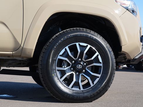 Used 2020 Toyota Tacoma TRD Sport w/ TRD Premium Sport Package image 11