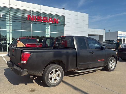 Used 2007 Nissan Titan SE RWD image 2