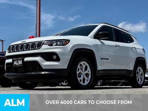 Used 2024 Jeep Compass Latitude AWD/4WD image 2