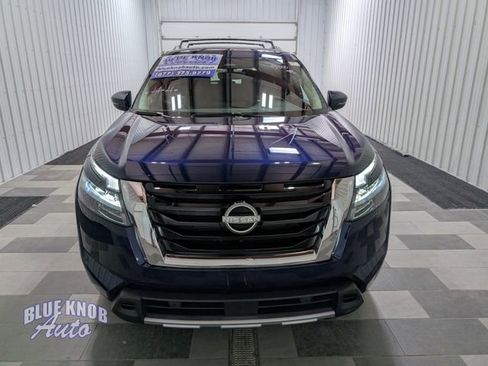 Used 2025 Nissan Pathfinder SL AWD/4WD image 6