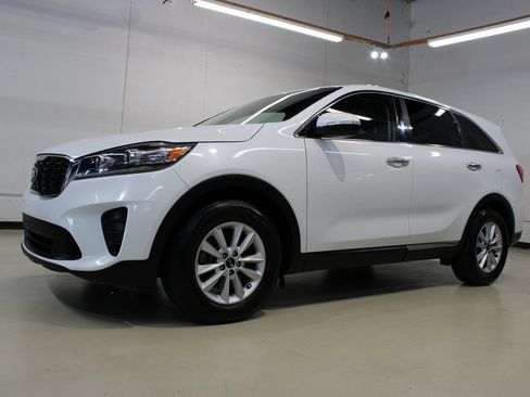 Used 2020 Kia Sorento LX image 4