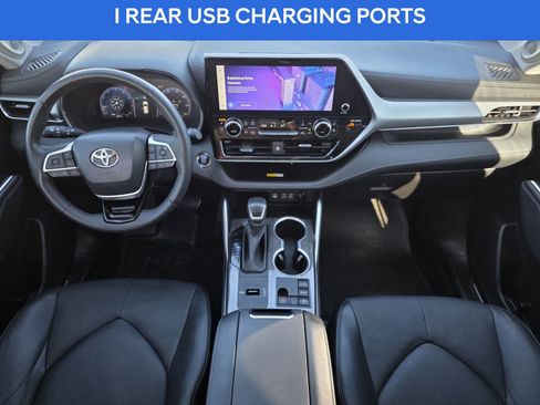 Used 2023 Toyota Highlander Platinum image 13