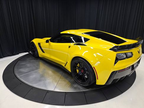 Used 2016 Chevrolet Corvette Z06 w/ 3LZ Preferred Equipment Group image 11