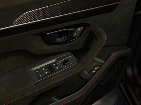 Used 2023 Lamborghini Urus Performante AWD/4WD image 16