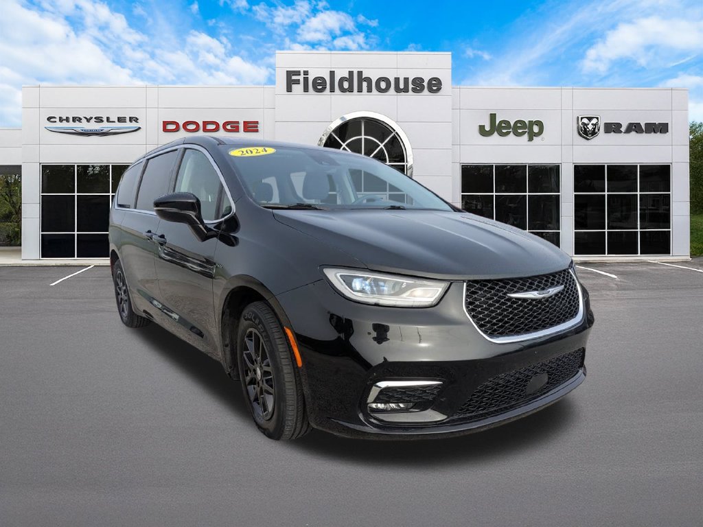 Used 2024 Chrysler Pacifica Touring-L FWD image 3